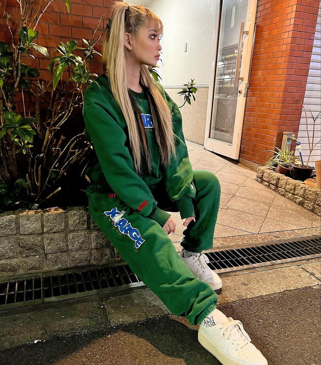 りいにゃんのインスタグラム：「@fxxkingrabbits @xlargejp  . . . . . . . #fr2 #xlarge #ぎゃる」