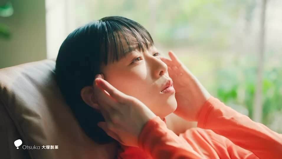 片山友希のインスタグラム：「大塚製薬 ファイブミニCM「カウンセリング」篇に出演させていただております🙇🏻‍♀️  食物センイは、いろいろ食べても意外と足りないから。 ファイブミニで、気分すっきり。センイちゃっかり。 今日の食事に食物センイが足りていないと思ったら、一本どうぞ！  セリフぺらぺら喋って楽しかったですっ😋  https://www.youtube.com/watch?v=V-Ztz-VV-MU  気分すっきり、セインちゃっかり、#ファイブミニ  #片山友希 #食物繊維」