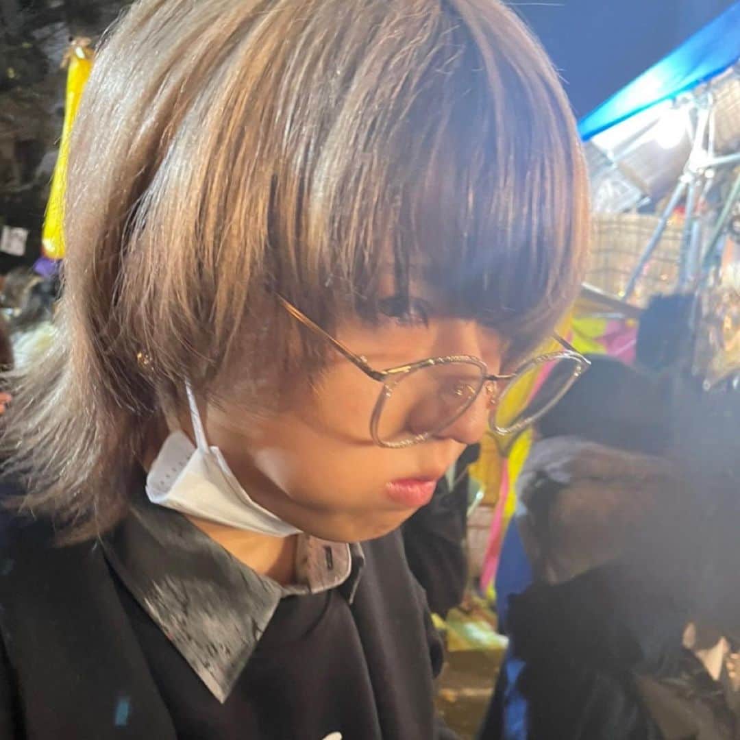 のインスタグラム：「プライベートっぽい写真リクエストに答えて、たーとと酉の市歩いた時の」