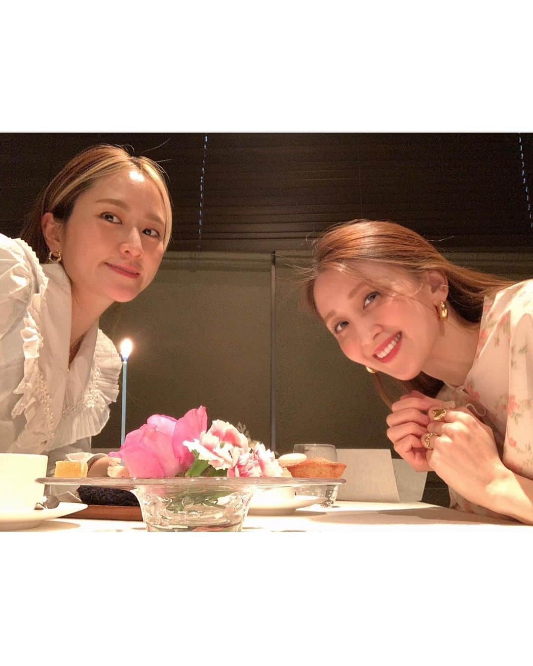 のインスタグラム：「今年も同じ誕生日の義理の妹まりちゃんと @gentil_h でお祝い🥂💕3月5日、毎年運命感じる🥹笑笑  今年の写真写り終わっていたのでこちらは去年の写真w  こちらのお店は、一皿一皿がアートで本当に幸せな気持ちになります🍽✨ 30代最後の歳ですが、沢山お祝いしてもらって良い歳になりそうです🐰🥕ありがとうございました〜🫶 #誕生日 #3月5日生まれ #birthdaylunch #gentilh #ジョンティアッシュ #白金 #フレンチ #kazusamatsuyama #現代アート #cake #フルーツタルト #メゾンダーニ」