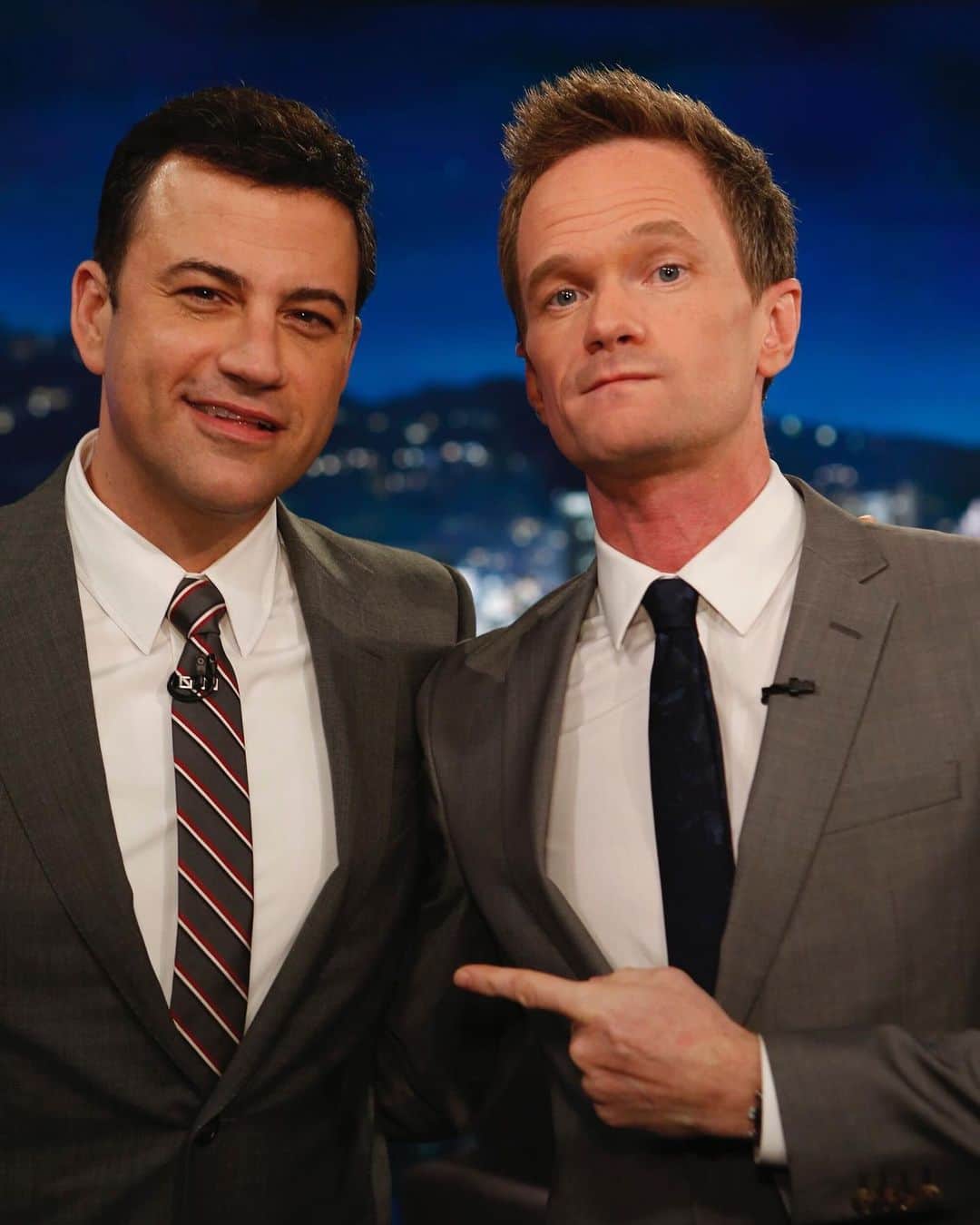 ニール・パトリック・ハリスのインスタグラム：「My friend @jimmykimmel is hosting some party with a guy named Oscar this Sunday. In this week's @Wondercade, I talked to the talk show host on how he's preparing. Here's a sneak peak: He mentions spying, animal sacrifice (he's a comedian, people!) and being shirtless. Sign up now at wondercade dot com to get the whole interview, plus much more in our special Oscars issue, out tomorrow.  📷: Randy Holmes / Getty Images」