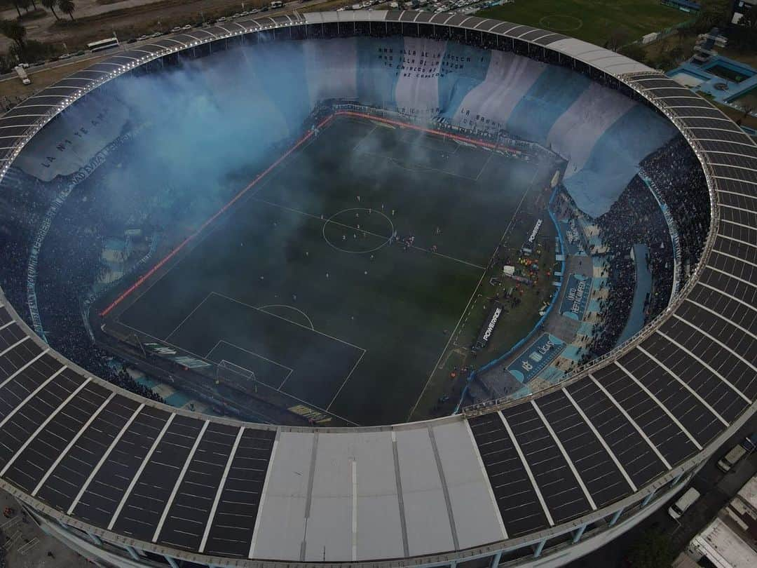 エミリアーノ・インスアのインスタグラム：「Gracias por contagiar tanta locura 💪🏻   La Hinchada más FIEL y más LINDA del País 🇦🇷   ¡Feliz Día del Hincha de Racing! 💙🤍  #serderacing」