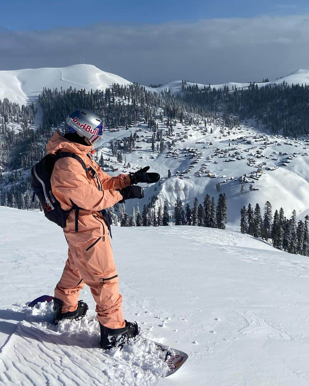 マルクス・クリーブランドのインスタグラム：「Change of scenery = ziptech from @volcomsnow🫶🏼」