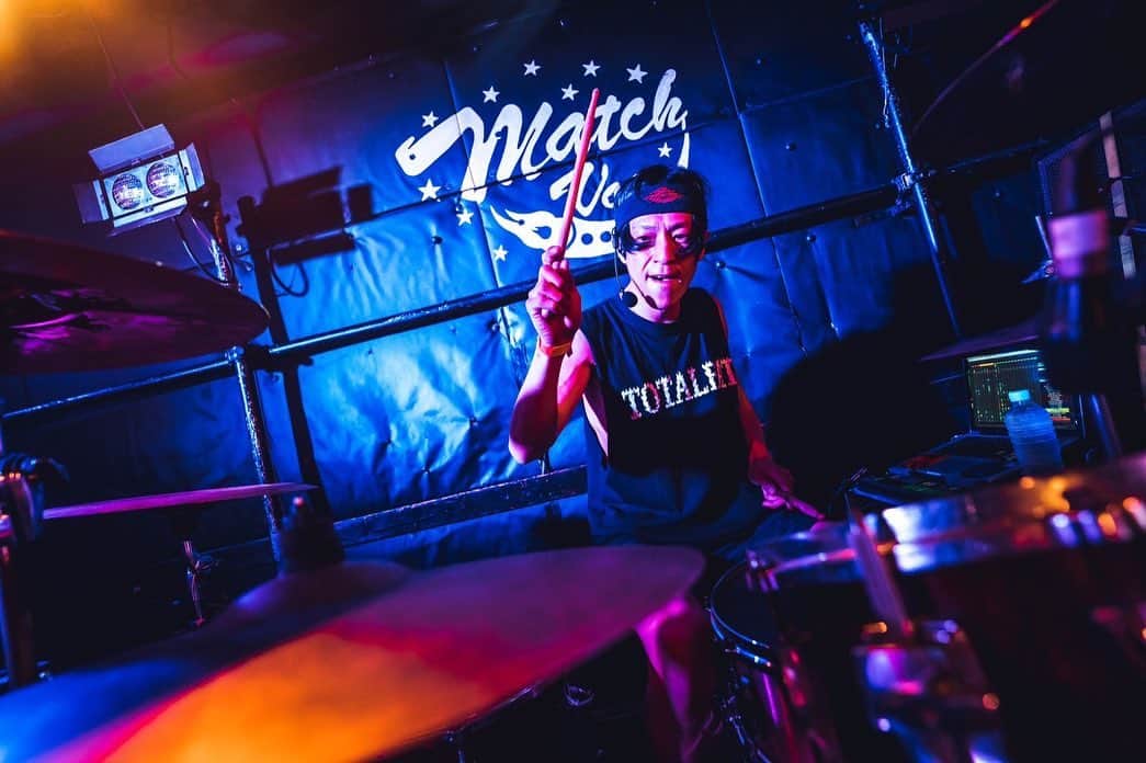 Bunta さんのインスタグラム写真 - (Bunta Instagram)「HACHIDORI  灼熱ライブ🔥🔥🔥  📸 @masaty_x   #hachidori #drum #drummer  #drumlife」3月8日 12時45分 - buntatf
