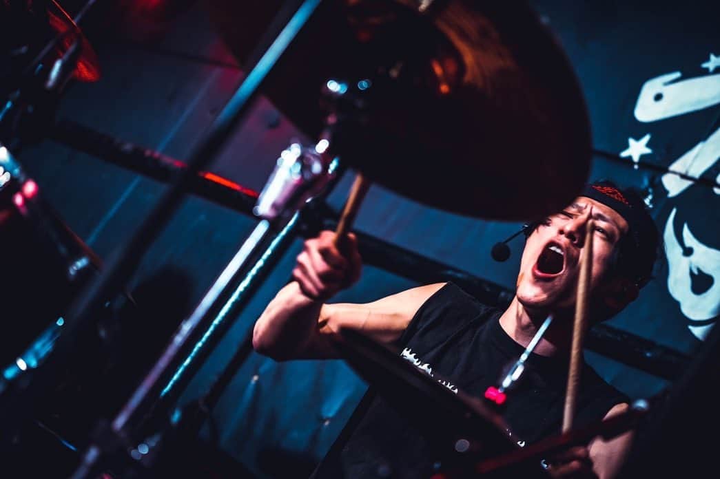 Bunta さんのインスタグラム写真 - (Bunta Instagram)「HACHIDORI  灼熱ライブ🔥🔥🔥  📸 @masaty_x   #hachidori #drum #drummer  #drumlife」3月8日 12時45分 - buntatf