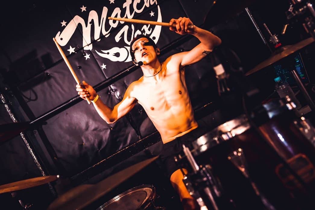 Bunta さんのインスタグラム写真 - (Bunta Instagram)「HACHIDORI  灼熱ライブ🔥🔥🔥  📸 @masaty_x   #hachidori #drum #drummer  #drumlife」3月8日 12時45分 - buntatf