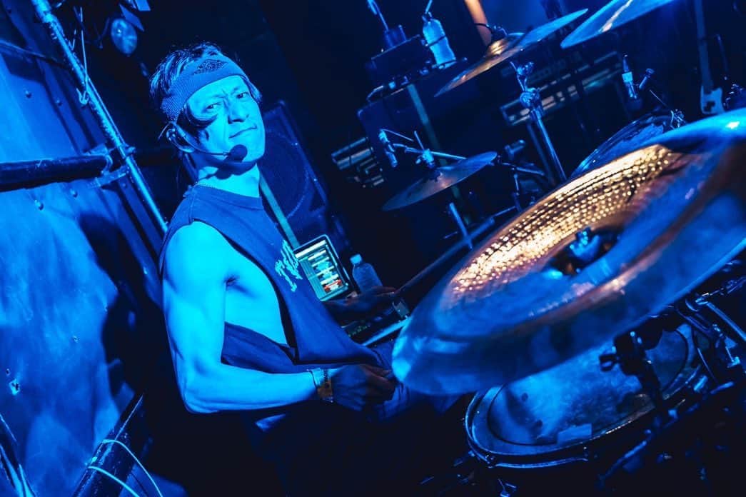 Bunta さんのインスタグラム写真 - (Bunta Instagram)「HACHIDORI  灼熱ライブ🔥🔥🔥  📸 @masaty_x   #hachidori #drum #drummer  #drumlife」3月8日 12時45分 - buntatf