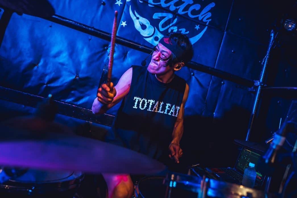 Bunta さんのインスタグラム写真 - (Bunta Instagram)「HACHIDORI  灼熱ライブ🔥🔥🔥  📸 @masaty_x   #hachidori #drum #drummer  #drumlife」3月8日 12時45分 - buntatf