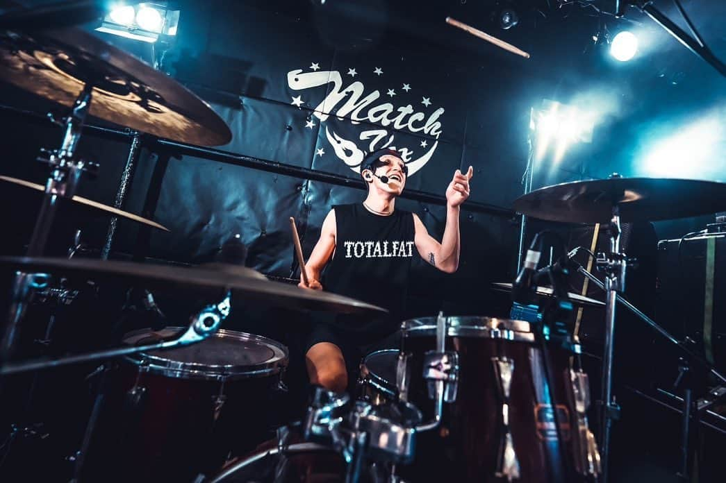 Bunta さんのインスタグラム写真 - (Bunta Instagram)「HACHIDORI  灼熱ライブ🔥🔥🔥  📸 @masaty_x   #hachidori #drum #drummer  #drumlife」3月8日 12時45分 - buntatf