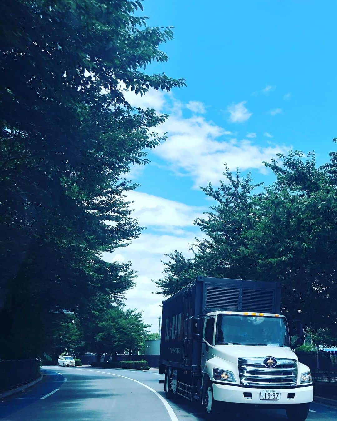 のインスタグラム：「. 【EL CAMION3月出店情報】  3月はJ.LEAGUEとB.LEAGUEへ出店！  少しずつ春が近づいて、外でのビールもより美味しく感じるシーズンに突入です！  3/26(日)の味の素スタジアムでは「BEER FESTIVALin青赤パーク」を開催。 EL CAMIONに加えて「富士桜高原麦酒」「アンドビール」「和泉ブルワリー」の3社さんのビールも楽しめます！！ 味の素スタジアム周辺には桜並木もありますのでお花見がてら是非お越し下さい！！  J.LEAGUE  @味の素スタジアム（東京都調布市西町376-3）あじペン広場  3/12(日)11:00〜15:00  FC東京vs横浜FC  3/26(日)11:00〜15:00  FC東京vs京都サンガ ※BEER FESTIVAL開催  B.LEAGUE @横浜国際プール（横浜市都筑区北山田7-3-1）  3/25(土)11:30〜17:30 横浜ビー•コルセアーズvs信州ブレイブウォリアーズ  #elcamion #beertruck #tyharborbrewery #craftbeer #brewery #instabeer #beerstagram #beerporn #beergeek #beerlover #madeintokyo #tysonsandcompany #fctokyobeer #fctokyo #エルカミオン #ティーワイハーバーブルワリー #クラフトビール #ブルワリー #インスタビール #ビアスタグラム #クラフトビア  #ビアラバー #天王洲アイル #メイドイントウキョウ #タイソンズアンドカンパニー #FC東京ビール #ビーコルグルメ」