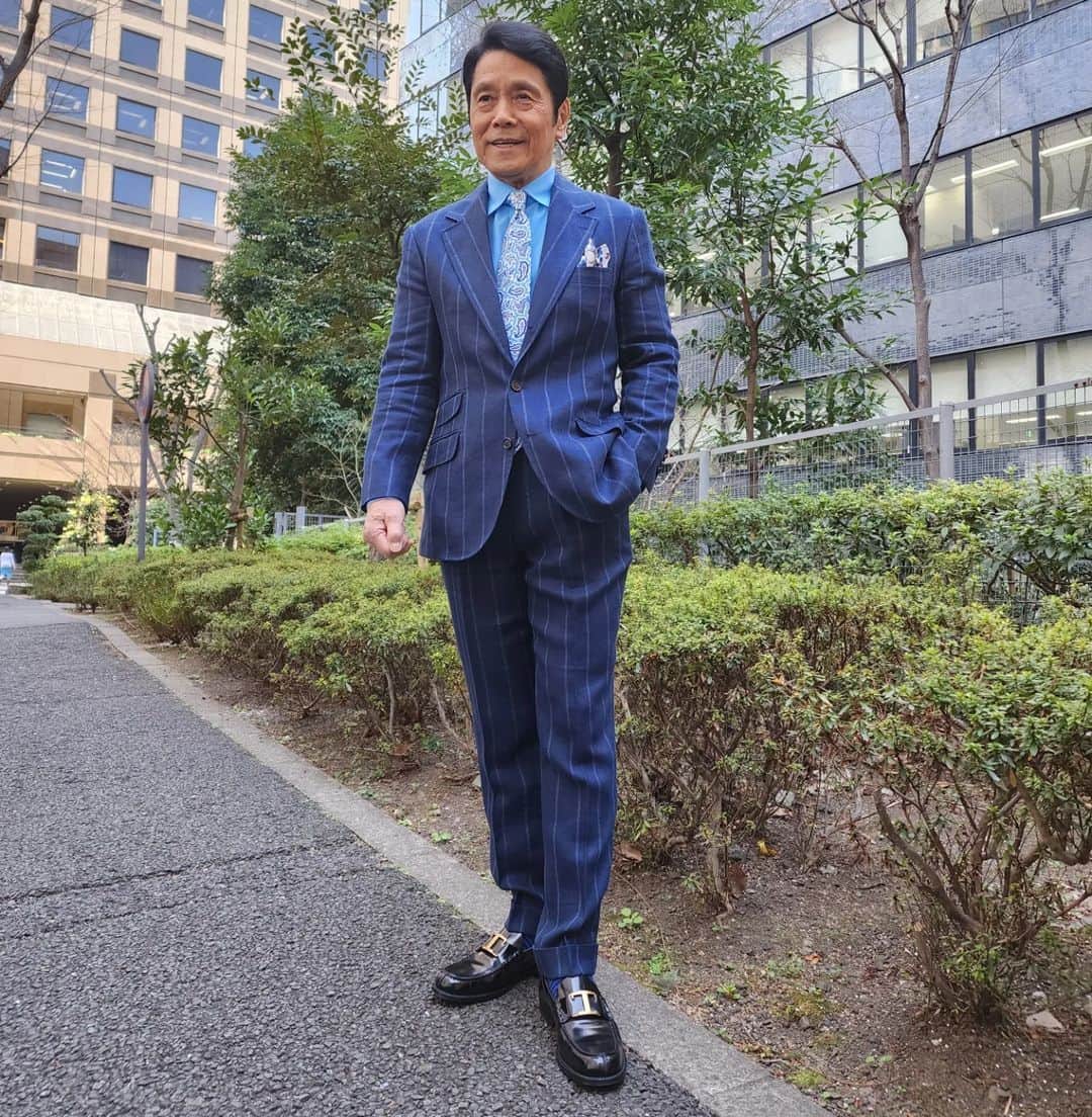 峰竜太のインスタグラム：「#アド街ック天国 #suit #brunellocucinelli #shirt #yamatoyashirt #tie #borrellinapoli #shoes #todsshoes」