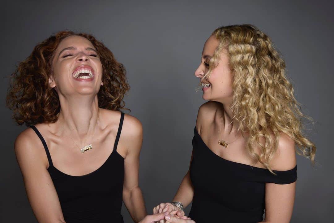 ニコール・リッチーさんのインスタグラム写真 - (ニコール・リッチーInstagram)「2 Virgos. 1 necklace. Pure gold. Our HOH x Cleo Wade element name plate necklaces are available now 🔮💎」3月8日 6時10分 - nicolerichie