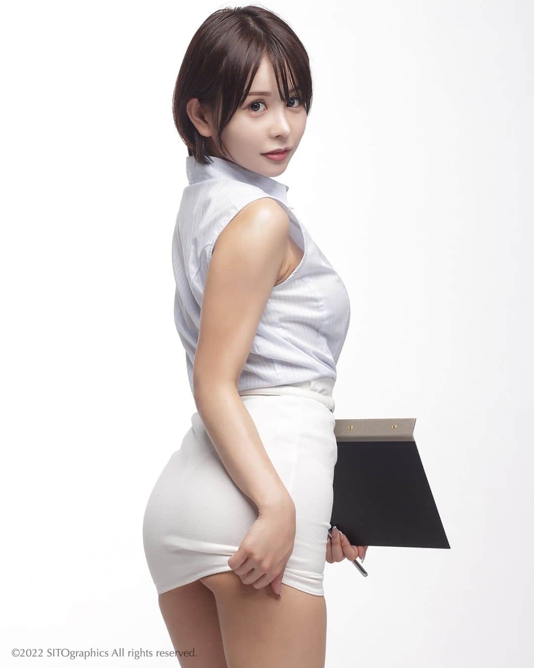 シト山口のインスタグラム：「生徒も先生も行けちゃうパピさん。  謎の組織GDLから次々と送り込まれて来る最強美女たちシリーズ⁉︎  model @papico__desu  office @gdl_ent  photo @sito_yamaguchi」