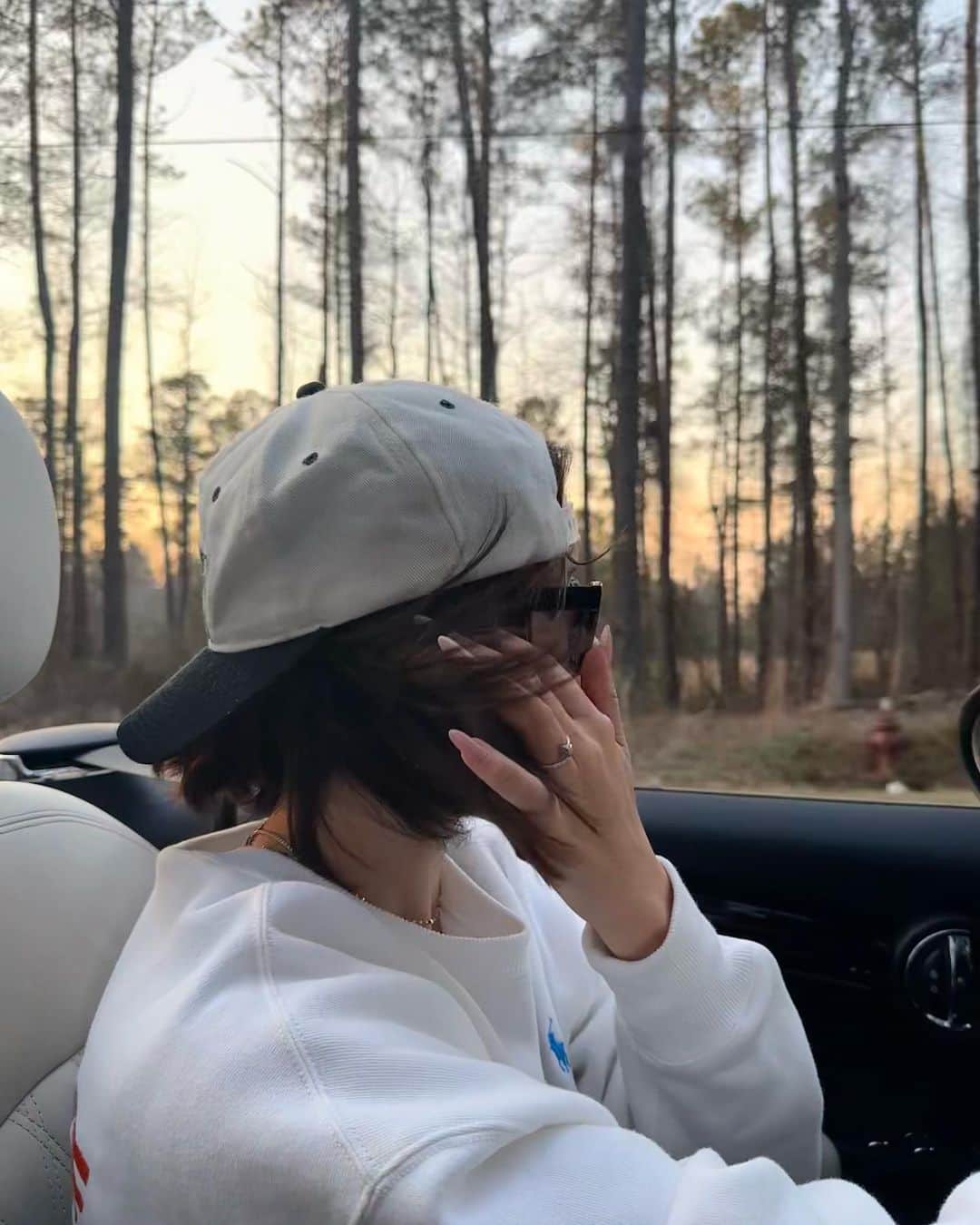 ミリー・ボビー・ブラウンのインスタグラム：「keep driving」