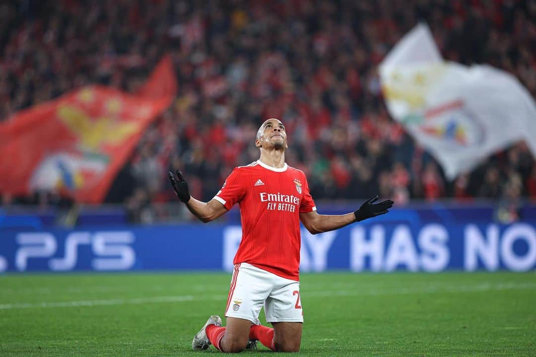 ジョアン・マリオのインスタグラム：「Incrível jogo, quartos de final atingidos e muito orgulho na nossa equipa! Vamooooos @slbenfica 🔴⚪️」