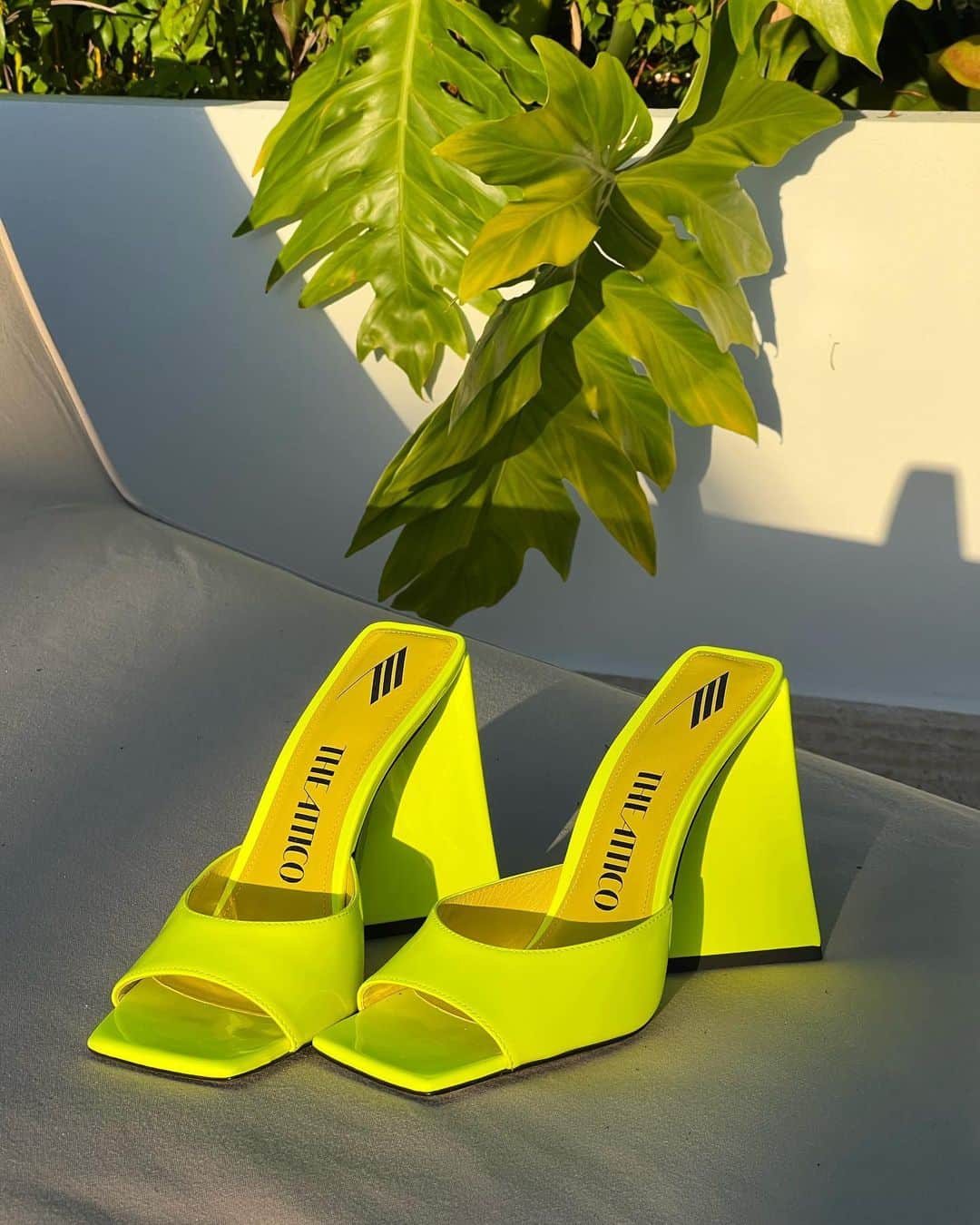 Joy Corriganのインスタグラム：「@theattico 👡🏝️🐚」