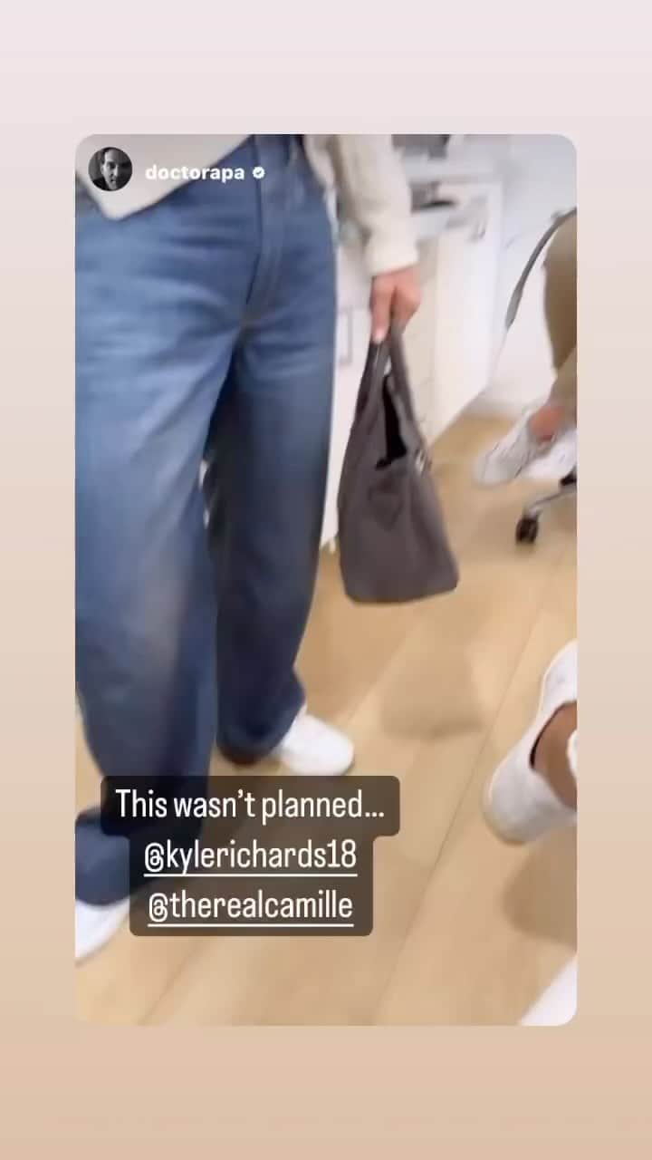 カミール・グラマーのインスタグラム：「This wasn’t planned 😂」