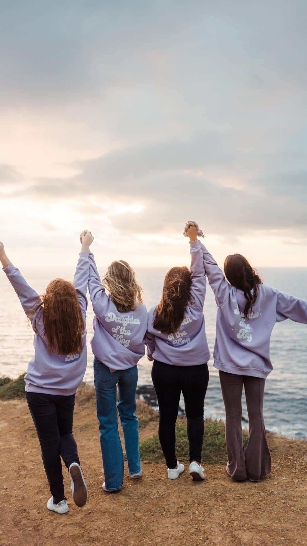 Meredith Fosterのインスタグラム：「There’s nothing like the presence of God!🙌🏼🙌🏽🙌🏾  Daughter of the King sweatshirt available on website 😍  #christian #christianliving #christianreels #dailyaffirmations #dailydevotional #dailymotivation #dailyencouragement #inspiration #inspirationalreels #bibleverse #bible #shereadstruth #goodnewsfeed #christianclothing #christianapparel #clothedinloveboutique #instafashion」