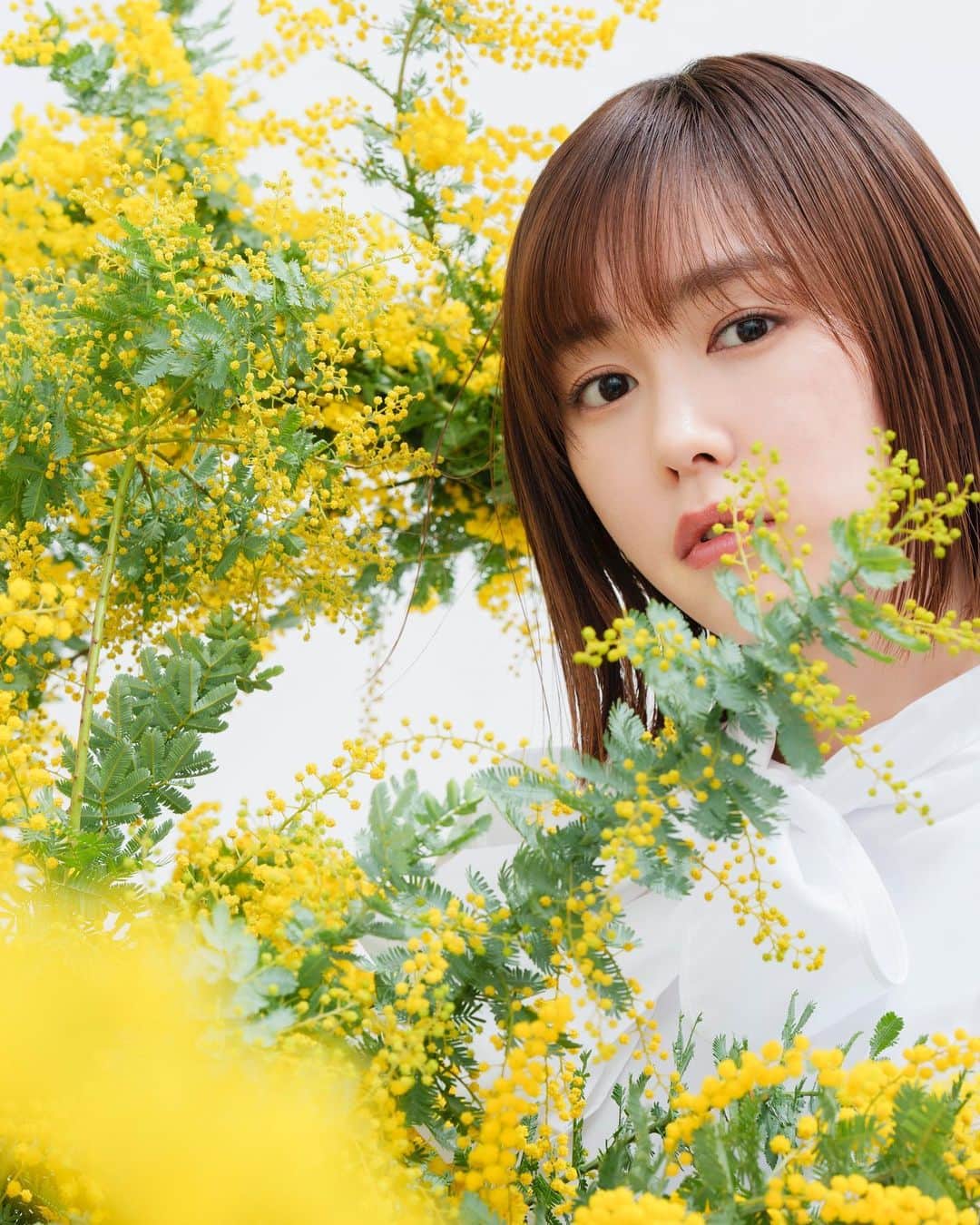 桐谷美玲さんのインスタグラム写真 - (桐谷美玲Instagram)「🌼🐝🌼🐝🌼🐝🌼🐝🌼🐝🌼 今日、3月8日は国際女性デー。 女性の生き方を考える日。 私もひとりの働く女性としてとても大切な日だと思っています😌  私がアンバサダーを務めているゲランも、WOMEN FOR BEESという、女性養蜂家を育成するプログラムを実施しているそうです🐝 女性の自立支援とミツバチ保護活動を目指しているもので、応援していきたい活動の１つ。  そして、私のスキンケアにかかせない #アベイユロイヤル コルシカハニーたっぷりの #キスキスビーグロウ 天然由来成分最大95％のフレグランス、#アクアアレゴリア など、 ミツバチを大切にしているゲランだからこそ、ハチミツや自然の恵みから生まれた素敵なコレクションがたくさん。 製品の開発背景や環境に与える影響なども興味深く、日々勉強です✏️ @guerlain #ゲラン #WomenforBees #国際女性デー #Guerlain_ambassador 🌼🐝🌼🐝🌼🐝🌼🐝🌼🐝🌼」3月8日 11時37分 - mirei_kiritani_