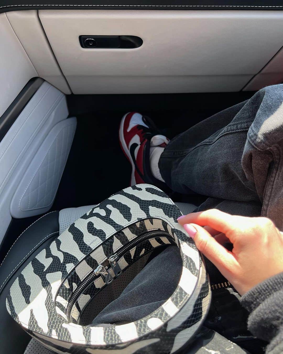 島袋聖南のインスタグラム：「ヨガからのサウナ🦓👟♨️ ご褒美時間♡」