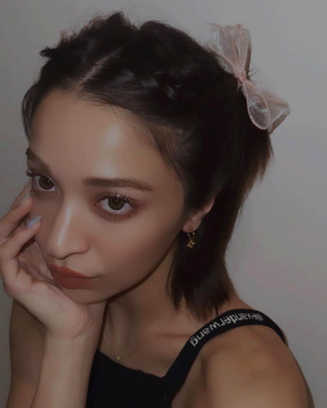 CARINA（日向カリーナ）さんのインスタグラム写真 - (CARINA（日向カリーナ）Instagram)「甘イケhaileyちゃんのヘアメやってみたくて💞 @haileybieber こんなに美しくかっこよくリボン付けこなせる彼女は女神🗽」3月8日 23時17分 - carina_hinata