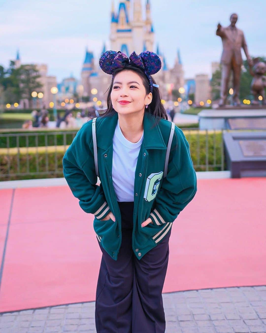 シャニア・グラシアさんのインスタグラム写真 - (シャニア・グラシアInstagram)「i’m the happiest girl on earth when i’m at disneyland🥹♥️」3月8日 21時49分 - jkt48gracia