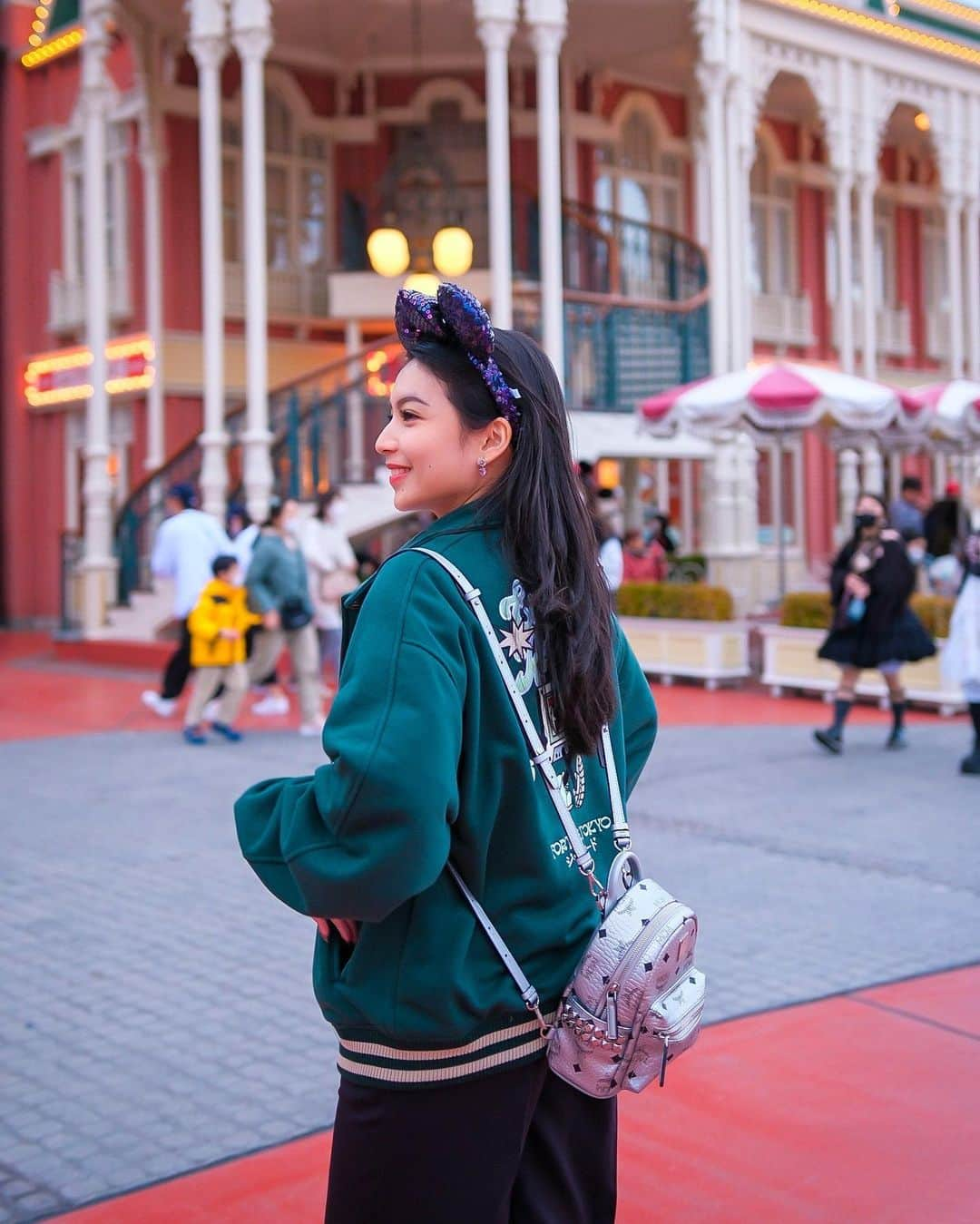 シャニア・グラシアさんのインスタグラム写真 - (シャニア・グラシアInstagram)「i’m the happiest girl on earth when i’m at disneyland🥹♥️」3月8日 21時49分 - jkt48gracia