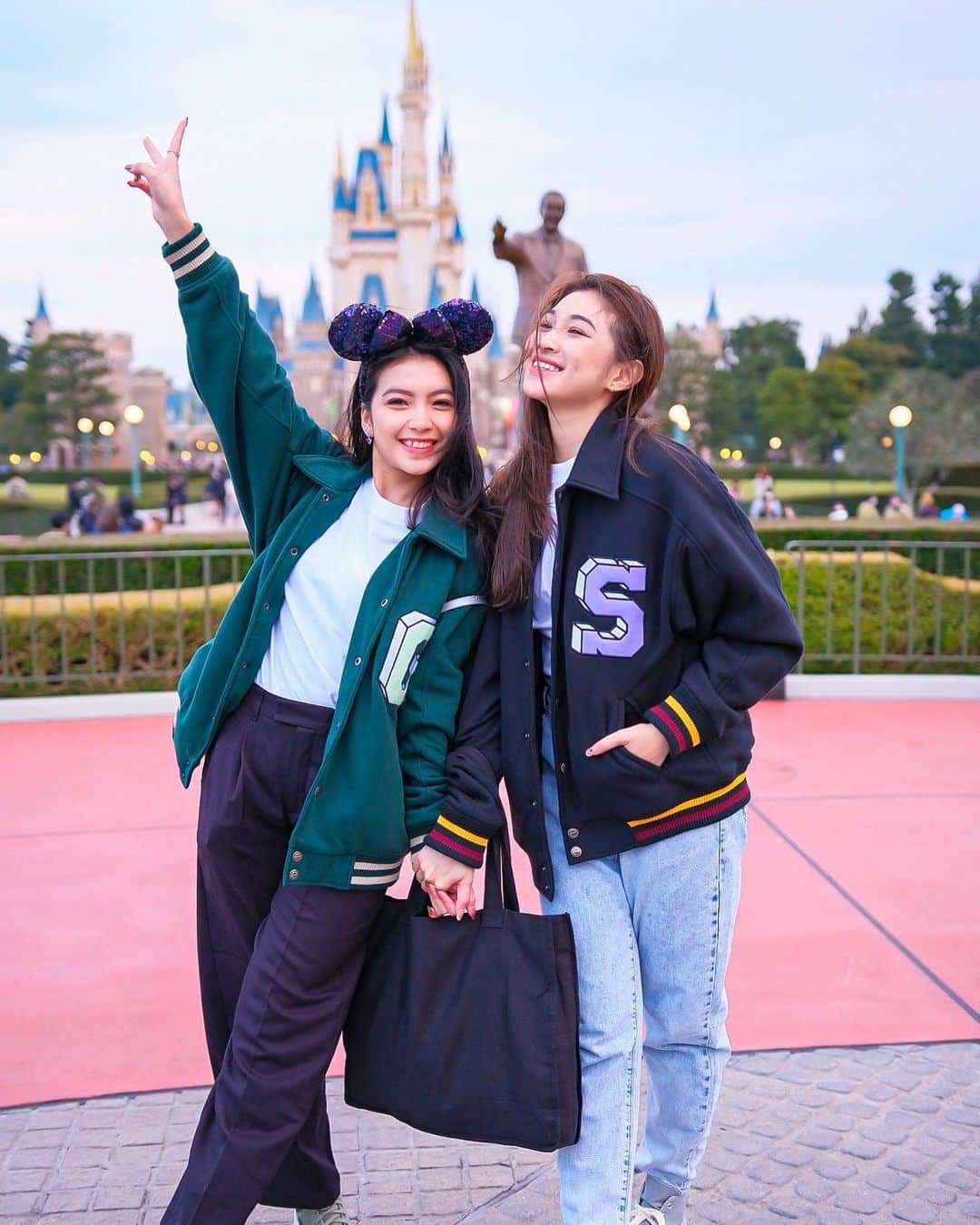 シャニア・グラシアさんのインスタグラム写真 - (シャニア・グラシアInstagram)「i’m the happiest girl on earth when i’m at disneyland🥹♥️」3月8日 21時49分 - jkt48gracia