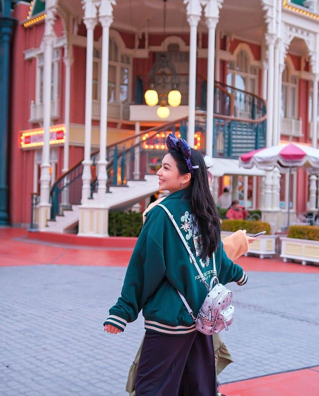 シャニア・グラシアさんのインスタグラム写真 - (シャニア・グラシアInstagram)「i’m the happiest girl on earth when i’m at disneyland🥹♥️」3月8日 21時49分 - jkt48gracia