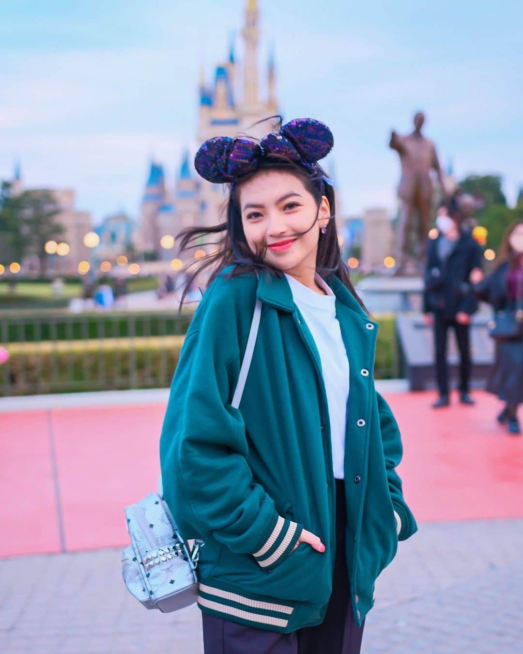 シャニア・グラシアさんのインスタグラム写真 - (シャニア・グラシアInstagram)「i’m the happiest girl on earth when i’m at disneyland🥹♥️」3月8日 21時49分 - jkt48gracia