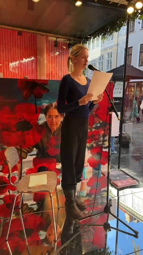 マッツノーガードのインスタグラム：「@scary_fie performing spoken word ❤️」
