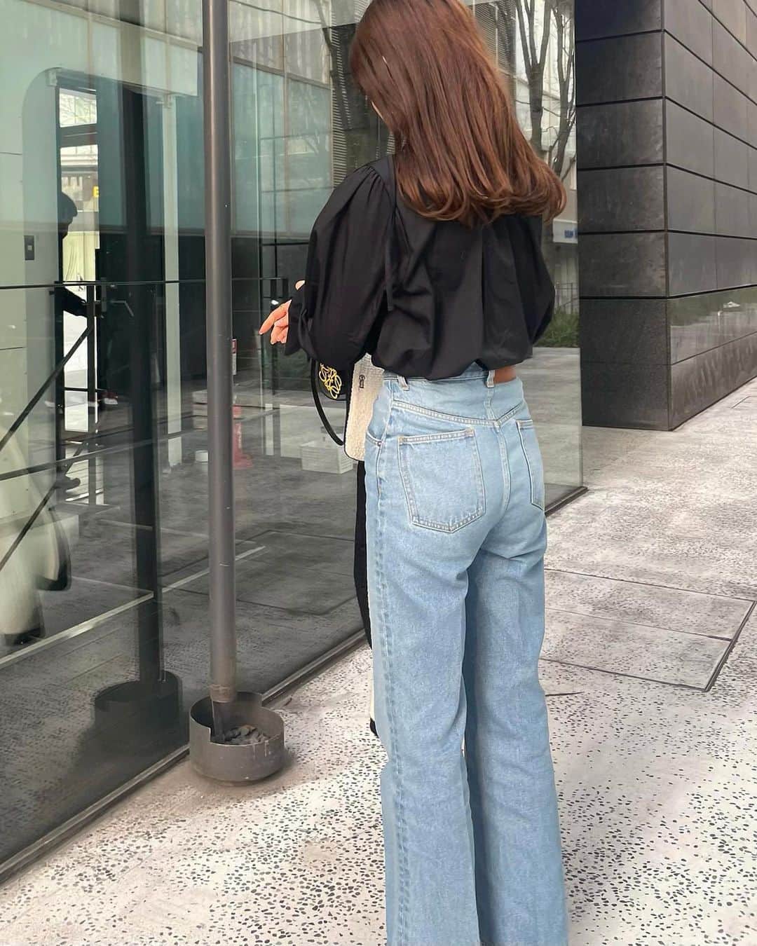宮所舞さんのインスタグラム写真 - (宮所舞Instagram)「TODAY🖤 #dkr服  ストーリーでもお知らせ致しましたが NEUEM DENIMの再販が決定いたしました✨  3/17(fri)21:00〜再販致します。 今後の再販はございませんので この機会にぜひご検討くださいませ🫶🏻  履くほど馴染むし脚長効果抜群なので 最近はほぼ毎日NEUEMDENIM👖😙 早く白Tとデニムの組み合わせがしたい〜。  沢山お問合せ頂きありがとうございました♡」3月8日 22時08分 - babydokoro