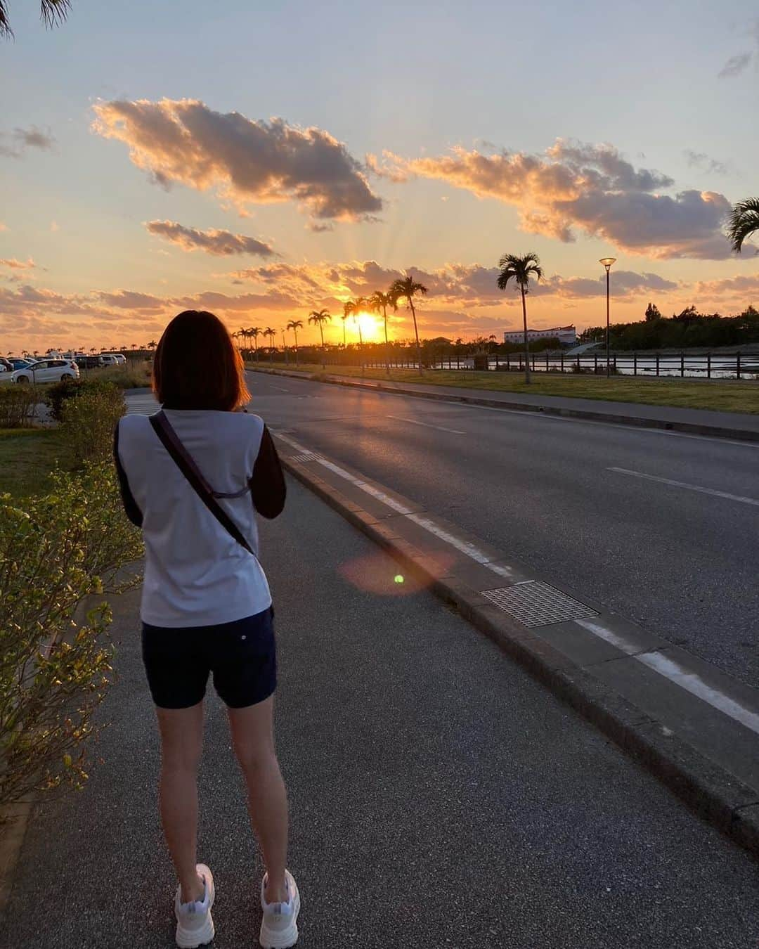 才藤歩夢のインスタグラム：「. 𝚂𝚄𝙽𝚂𝙴𝚃🌅📸  #sunset  #okinawa」