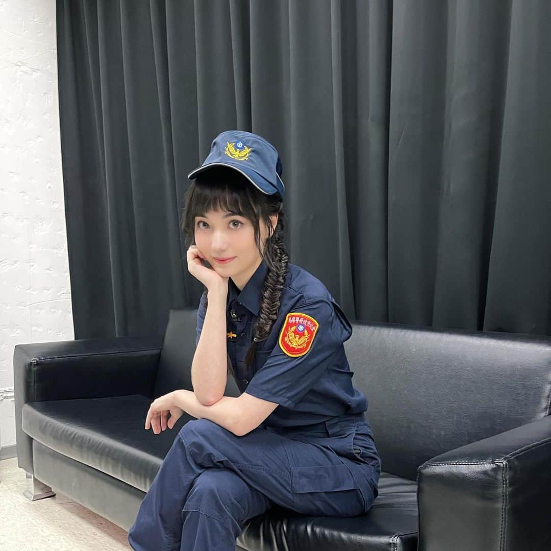 黑嘉嘉（ヘイ・ジャアジャア）さんのインスタグラム写真 - (黑嘉嘉（ヘイ・ジャアジャア）Instagram)「FeatChill完美殺青！  這半年的時間對我來說真的是一段很奇幻的旅程（除了嘗試用非常有創意的方式推廣圍棋外、也不小心體驗了各種各樣奇奇怪怪的衣服跟角色😂)  非常感謝所有幕前幕後的工作人員、期待下次 @chillseph 可以真的憑實力贏我😆最後再次謝謝大家對FeatChill的支持和喜愛❤️❤️❤️  Let’s Go FeatChill～  @creators_at_taiwan #安大風有限公司 #FeatChill #不公平挑戰」3月8日 22時23分 - jiajia94526