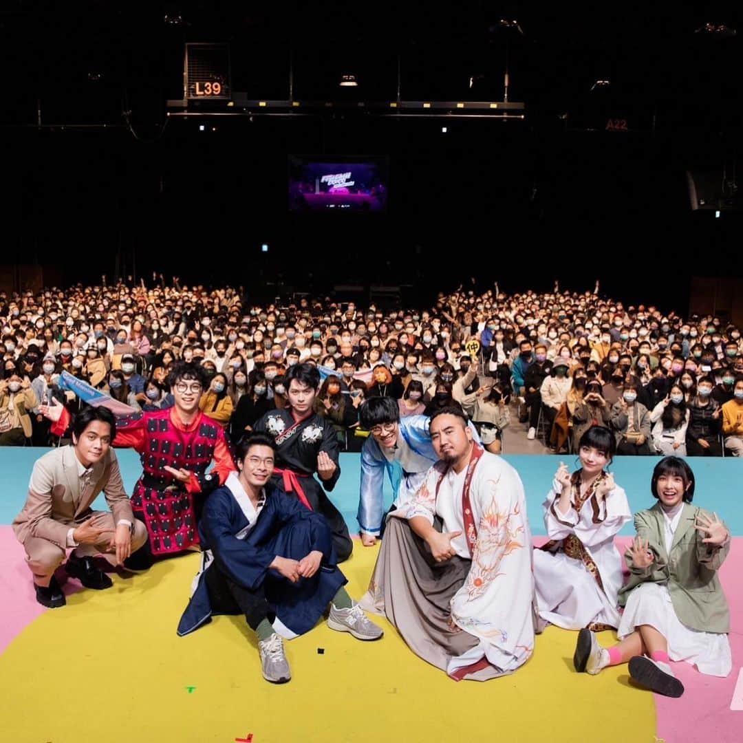 黑嘉嘉（ヘイ・ジャアジャア）さんのインスタグラム写真 - (黑嘉嘉（ヘイ・ジャアジャア）Instagram)「FeatChill完美殺青！  這半年的時間對我來說真的是一段很奇幻的旅程（除了嘗試用非常有創意的方式推廣圍棋外、也不小心體驗了各種各樣奇奇怪怪的衣服跟角色😂)  非常感謝所有幕前幕後的工作人員、期待下次 @chillseph 可以真的憑實力贏我😆最後再次謝謝大家對FeatChill的支持和喜愛❤️❤️❤️  Let’s Go FeatChill～  @creators_at_taiwan #安大風有限公司 #FeatChill #不公平挑戰」3月8日 22時23分 - jiajia94526