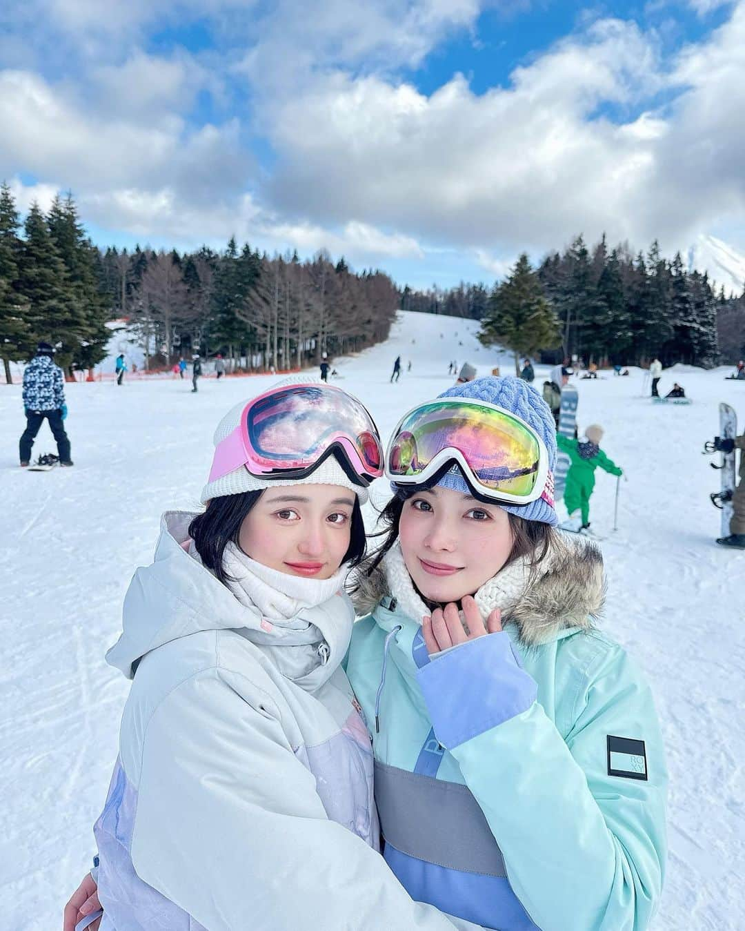 早田悠里子さんのインスタグラム写真 - (早田悠里子Instagram)「先日の旅行🎿一緒に行ったカウンセラーさん2人と🥰🥰  投稿遅れたら、すっかり春になってました😂 春はお花見したいな😌🌸  #スノボ #スノーボード #富士 #富士山 #スキー #スキーウェア #スノボウェア #roxy #スノボ女子 #ふじてんスノーリゾート #ふじてん」3月8日 22時35分 - yurikohayata