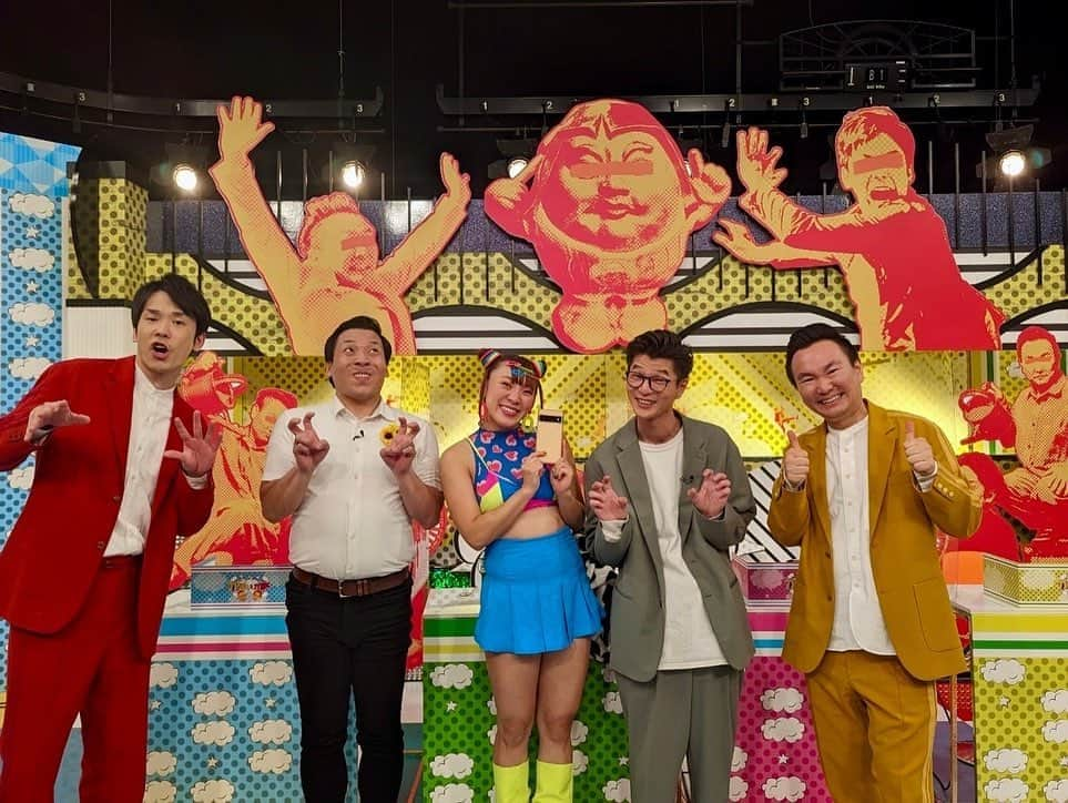 かまいガチ【テレビ朝日公式】のインスタグラム：「. 本日23時25分からのかまいガチは・・・？ （※本日10分押しスタートです❕) 「第２回　ガチテレフォン」☎️✨  出演者たちが、 携帯に入っている連絡先からアポなしガチ電話！ 電話相手の即興にらめっこでスタジオを笑わせろ！👊🗯  #かまいたち　に加え 🤍  #インディアンス #田渕 さん 🤍  #フワちゃん 🤍  #モグライダー #芝 さんが参戦！🔥  #アンミカ さんや #ゆりやんレトリィバァ #トムブラウン布川 さんなど... ゲストたちの交友関係が続々と明らかに！！  ぜひリアルタイムでご覧ください🙇‍  #ガチテレフォン #かまいガチ #かまいガチ勢 #かまいたち #かまいたち山内 #かまいたち濱家 #山内健司 #濱家隆一 #かまいガチ好きと繋がりたい」