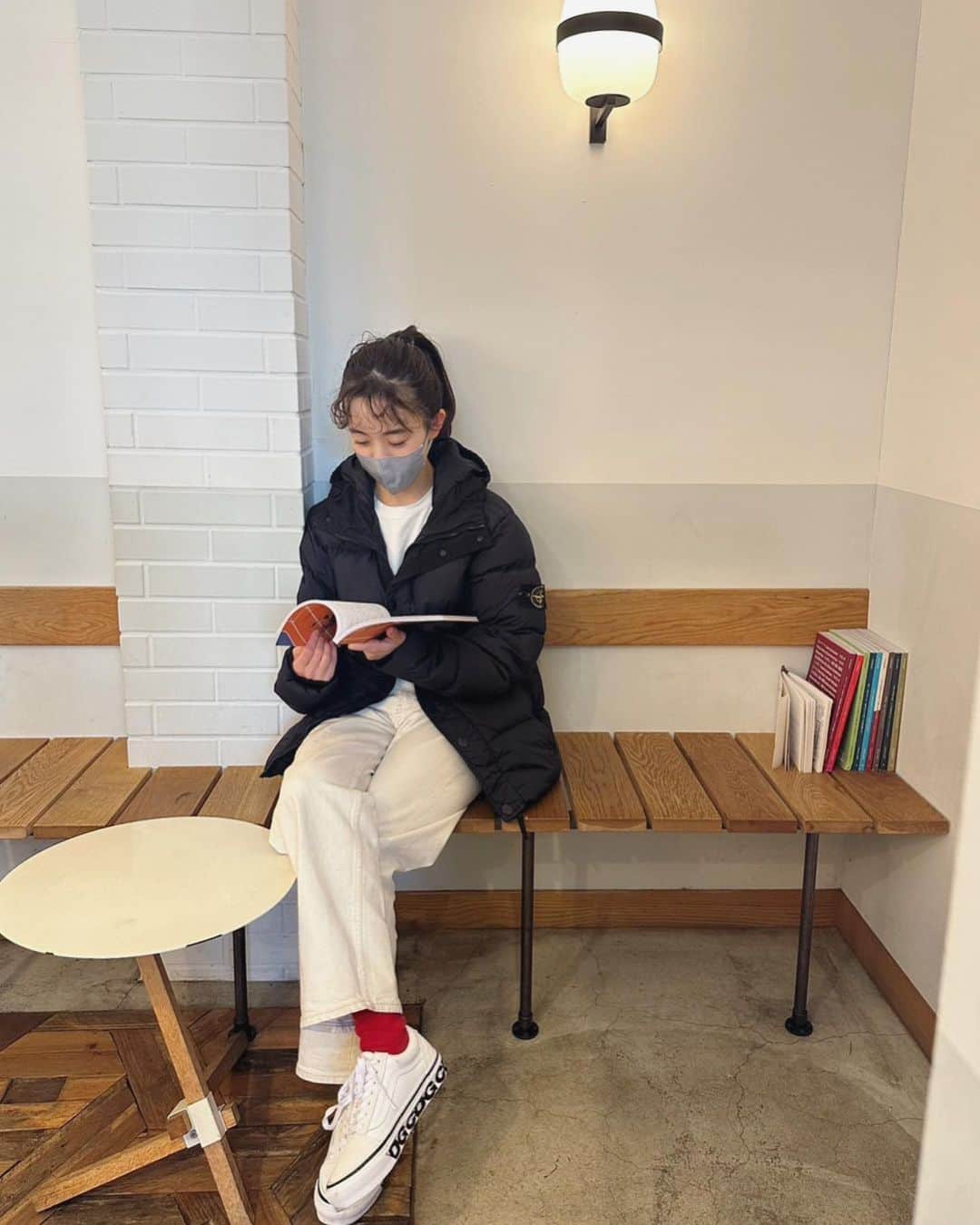 古谷有美のインスタグラム：「☕️ 久しぶりに子どもの風邪をもらい どよよーんと過ごす週明け。 気がつけば東京はすっかり春めいて 頭がぼーっとするのは風邪なのか花粉なのか... さすがに、ダウン仕舞っていいでしょうか？ 森田さーん！ブーナちゃーん！  #ブーナちゃんと妹が大好きな兄貴 #ブーナたん #ちゃんが言えない兄貴 #今日もNスタ観ます」