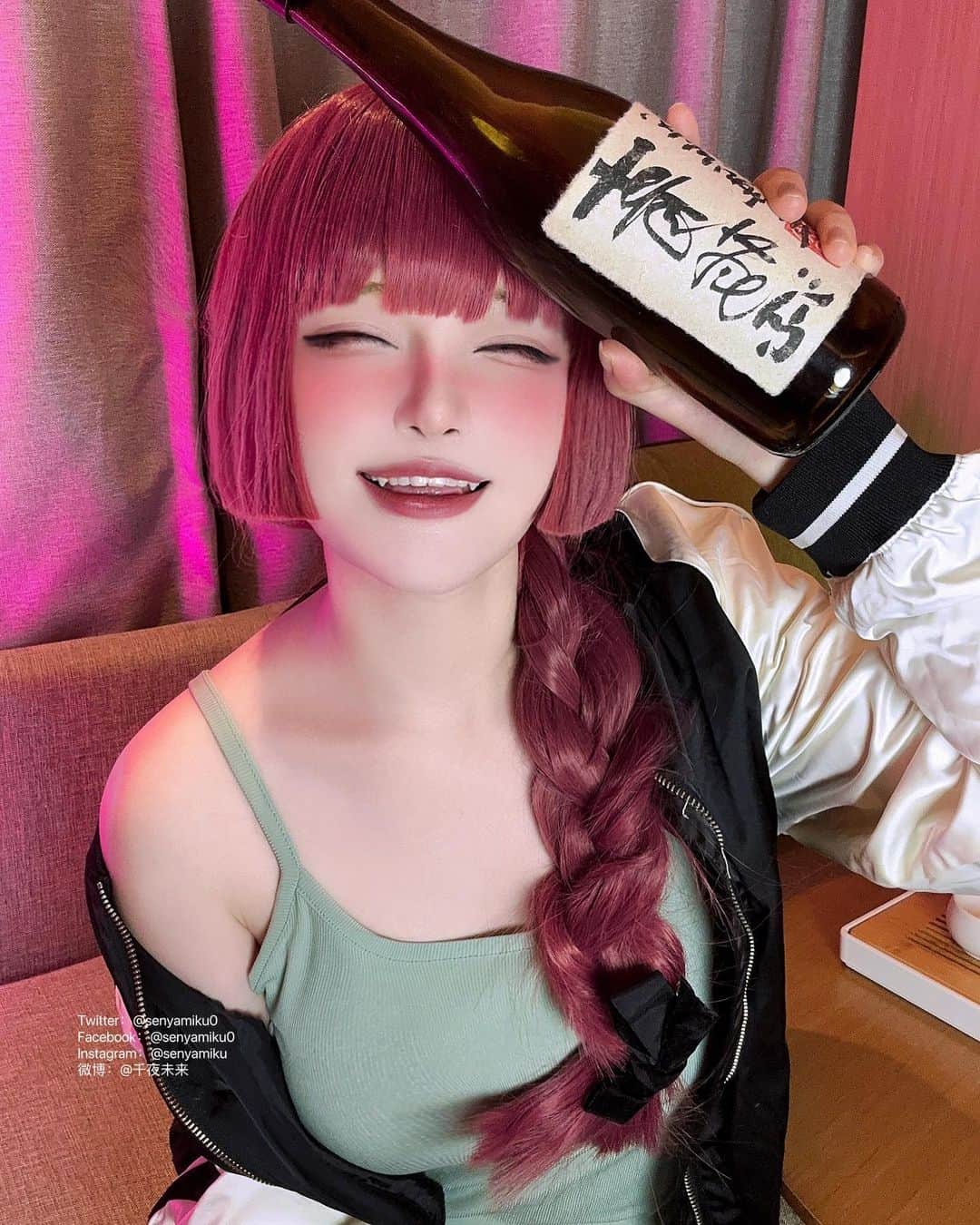 千夜未来のインスタグラム：「干杯🍻！  #孤独摇滚 ##ぼっちざろっく」