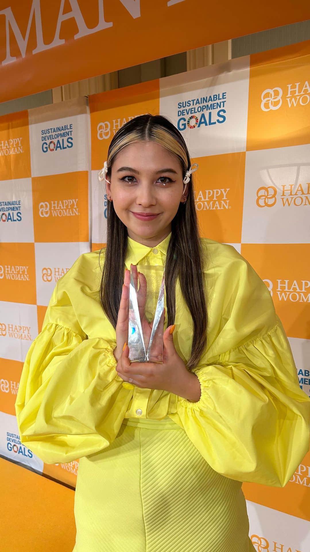のインスタグラム：「国際女性デーである今日、HAPPY WOMAN AWARD 受賞しました🙏🏼✨ Happy International Women’s Day🌼💛 @happywomanassoc #国際女性デー #internationalwomensday」