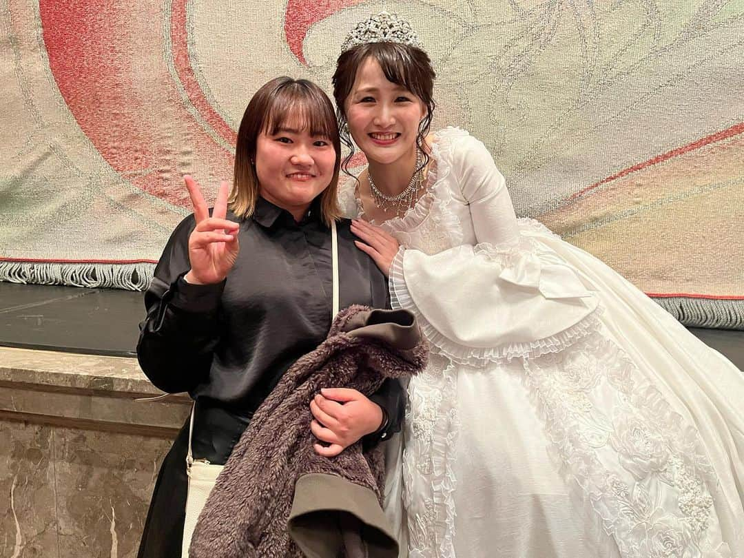 河野杏奈さんのインスタグラム写真 - (河野杏奈Instagram)「. 先日、花音舞さんのコンサートに行ってきました✨✨  きゃのんさんの人柄が溢れる とても素敵なコンサートでした🥺❤️  あきらさんも出演されていて、 2人のデュエットも本当に最高でした😭😭❤️  きゃのんさん、あきらさん、石黒巧くんの歌声にとても感動しました🥺  私もゴルフで皆さんの心に少しでも残るプレーができるように頑張りたいです🌟  #元宝塚歌劇団 #花音舞 さん#瀬戸かずや さん #コンサート#歌#アニメ#ディズニー#ミュージカル#宝塚」3月8日 15時38分 - annakono_17