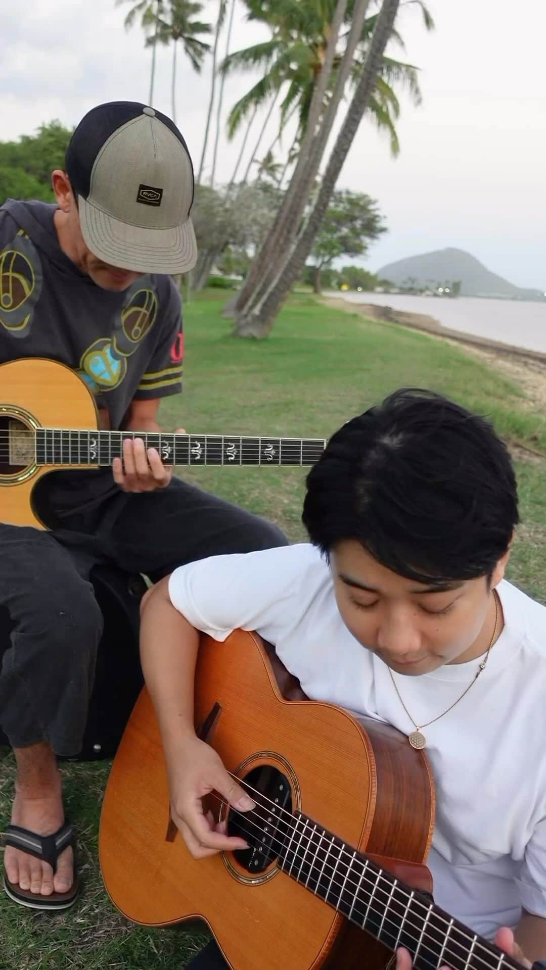 Eden Kaiのインスタグラム：「Eden Kai - Garden⁣ ⁣ Double Acoustic Guitar Session ⁣ with Shin Kawasaki ⁣ ⁣ ⁣ ⁣ ⁣ #guitar #acousticguitar #アコースティックギター #アコギ #fingerstyle  #fingerstyleguitar #fingerstylemusic #guitarriff #purcussiveguitar #guitarplayer #guitarplayers」