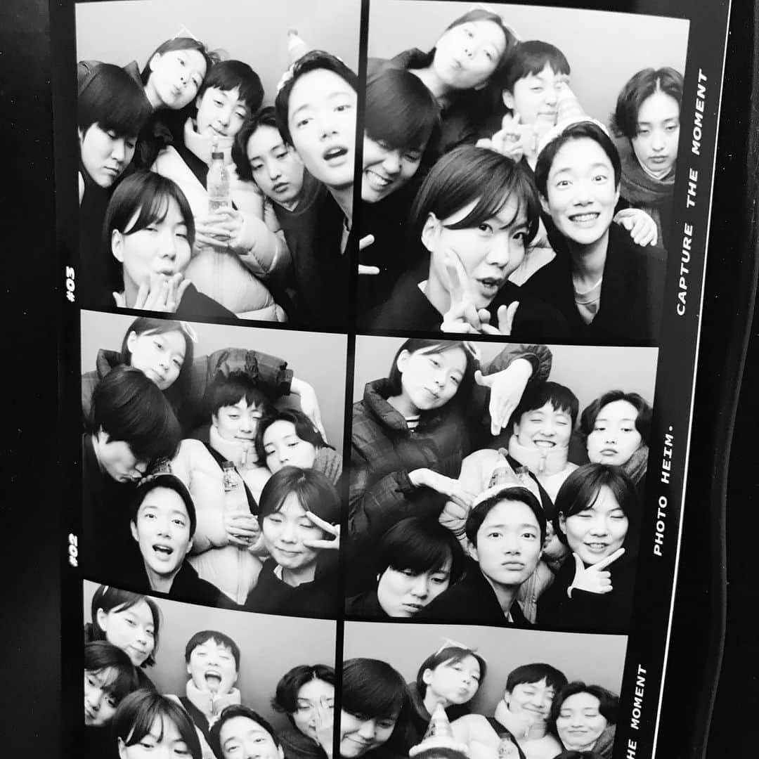 ソン・スヒョンのインスタグラム：「여성의 날, 모두 축하합니다!👭🥖🌹 #여성의날」
