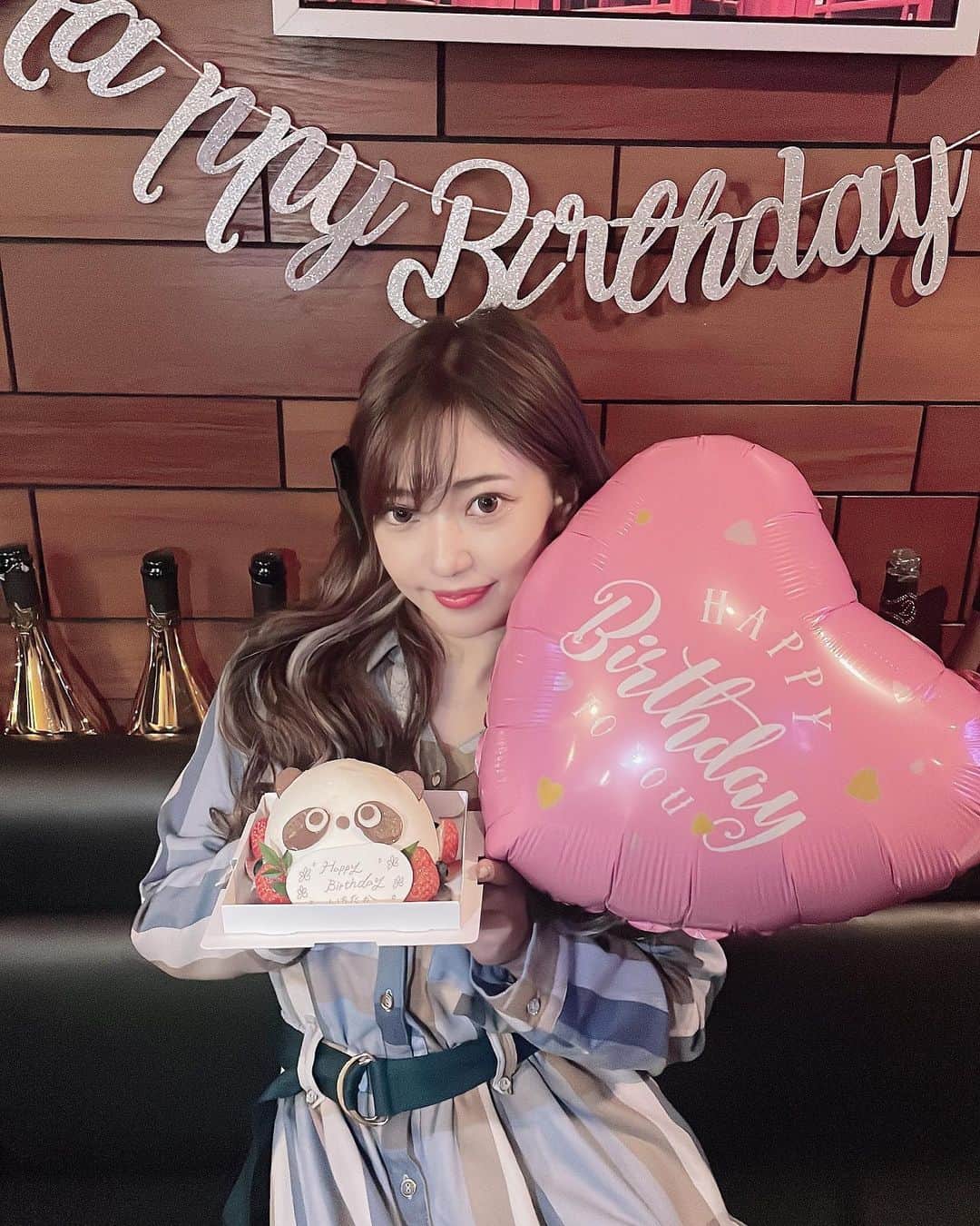 一鷹杏奈のインスタグラム：「ありがと❤️❤️ #時差投稿 #happybirthday #お誕生日 #ケーキ」