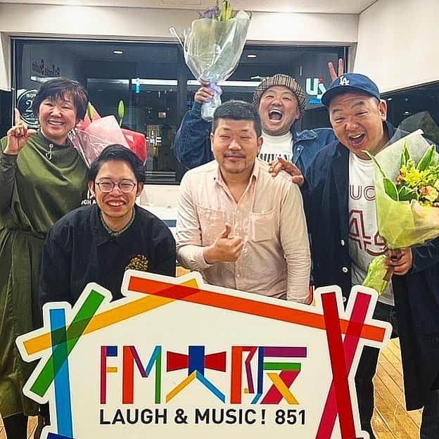 木下隆行さんのインスタグラム写真 - (木下隆行Instagram)「fm大阪　木下兄弟の朝からあげchao!  3年前、僕の不祥事で仕事がゼロになり、何もなくなったタイミングで姉と兄がスポンサーとなり一緒にラジオが始まりました。 『一緒にラジオ!?笑』となりましたがとても兄弟愛の詰まったラジオが始まり2年３ヶ月の時を経てこの3月で幕を閉じます。  fm大阪のスタッフの皆様 何もなかった僕を打席に立たせ続けて頂きありがとうございました。また出して下さいw  姉と兄 こんなに毎週、2年間も兄弟で話すと2人の事がより知れました。 木下兄弟で良かったです。 これからもよろしく。  リスナーの皆様 朝5時から毎週聞いて頂きありがとうございました！そして温かいメッセージ、激励がとても嬉しかったです！  ほんまみなさんの温かい愛で包まれたラジオでした！ 2年3ヶ月本当にありがとうございました！  アゲアゲーーー✌️」3月8日 16時35分 - tko.kinoshita