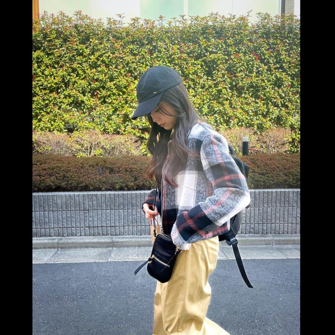 葉山柚子さんのインスタグラム写真 - (葉山柚子Instagram)「#春#あたたたたかい#クロエ#リュックが重いんです#上を向いて歩こう」3月8日 16時53分 - hayama_yuko