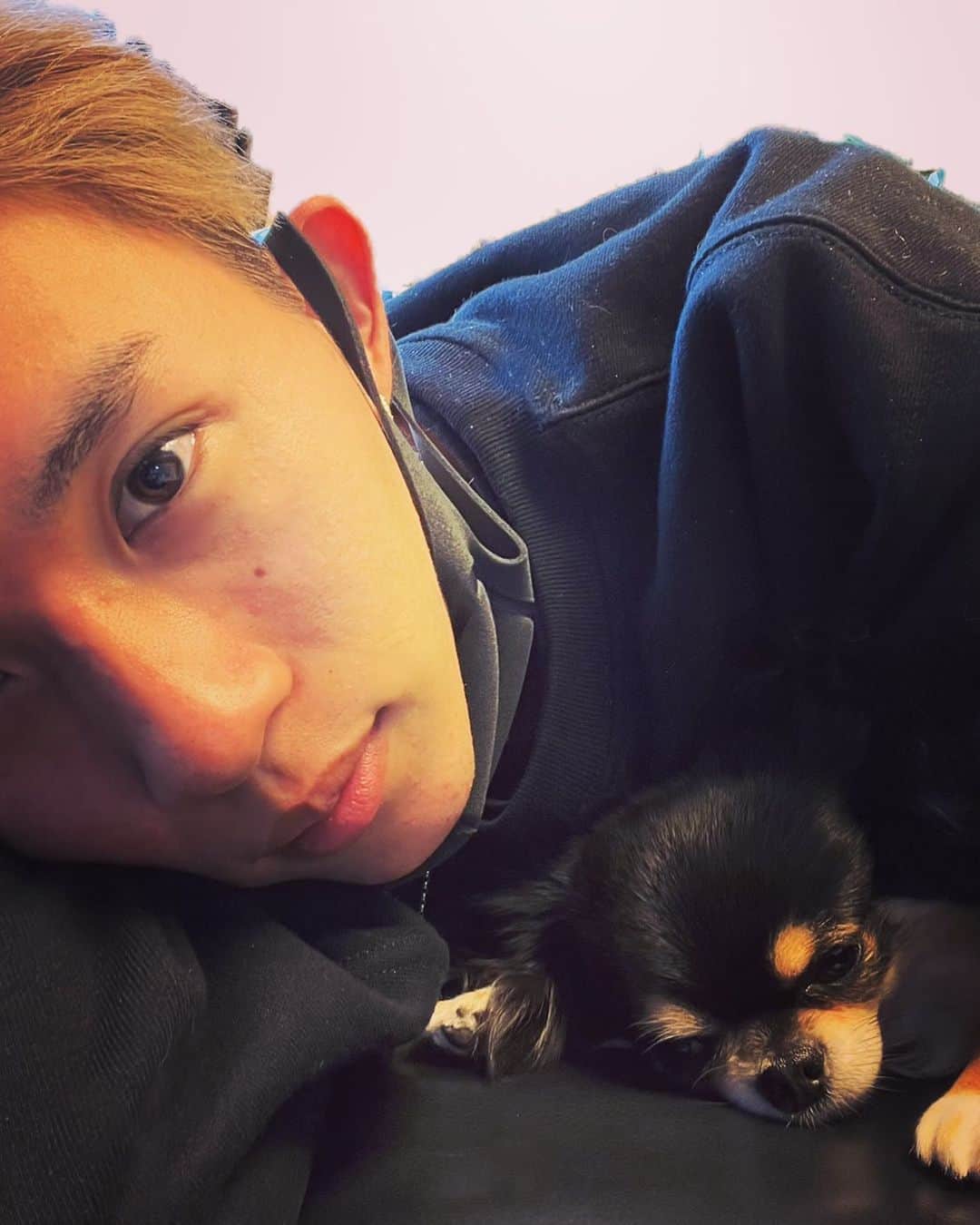 平野莉玖のインスタグラム：「今日めちゃめちゃ暖かいけど花粉半端ない。🤧」