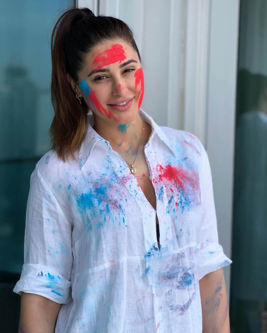 Nargis Fakhri のインスタグラム：「From the very first time I experienced Holi, I fell in love!🥰 What a beautiful festival. Festival of colors, festival of spring, festival of love.  A beautiful time to play, love and laugh. Something the world needs a lot more of these days.🌎💜❤️🤎🤍🖤💚🧡💙 No matter where I am in the world I always look forward to celebrating holi!  Wishing you all success, happiness and prosperity this Holi and always! Have a colourful and joyous Holi!」