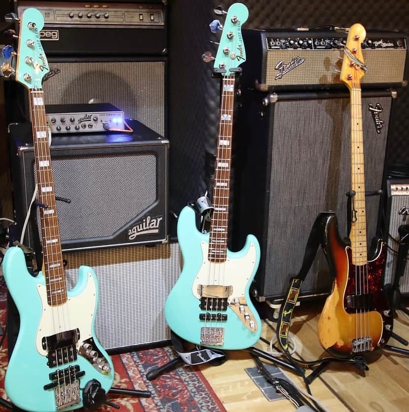 日野賢二のインスタグラム：「Sendai Duo Gig @Dimples wMasa Kohama was a blast! Thanx to My Boyz (Kosuke,Toshi&Takumi) They got my signature basses so I Travel Bassless. we share Music,Stories Jokes & great food,etc. it’s truly Blessings. At end of the set, I always turn da gig into a jam Session.So many cats  w/their Axes,how could I not!!?? Wether you’re beginner,amateur or pro it doesn’t matter,just having fun & connecting is the way…. Thanks for coming down and thanx to my Boyz for organizing  gigs year after year! & Everyone From Dimples! 仙台ギグw マサ小浜楽しかったです。  Thanx to My Boyz (コウスケ、トシ、タクミ)  彼らは私のシグネチャーベースを手に入れ、常にベースを提供してくれるので、  私はベースレスで旅行します。  音楽、ストーリー、ジョーク、おいしい料理　笑顔何よりありがたい気持ち^_^それは本当に光栄です!  セットの終わりには、毎回ジャムります。  初心者、アマチュア、プロ問わず、楽しんで繋がれるだけで幸せです。  皆さん来てくれて、私たちと一緒にジャムてくれてありがとう。Dimplesのオーナーからスタッフありがとうございます♪ 毎年ギグを企画してくれた私のボーイズに感謝！」