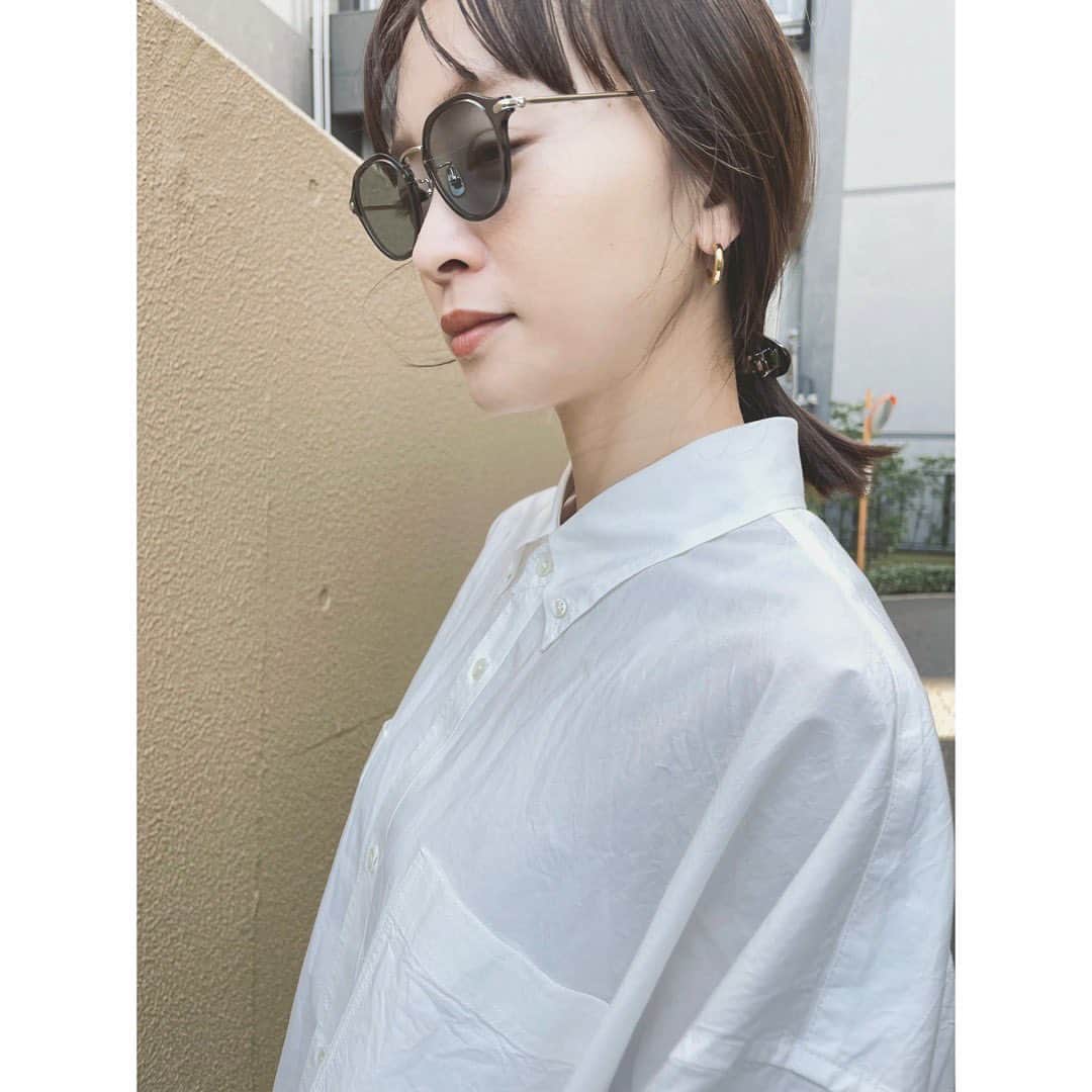 野尻美穂のインスタグラム：「かわいいピアス久しぶりにゲット🫶🏻 あったかいから洋服も軽くて最高〜🌷  #accessories  #jewelry  #sunglasses  #blanciris  #blanc」